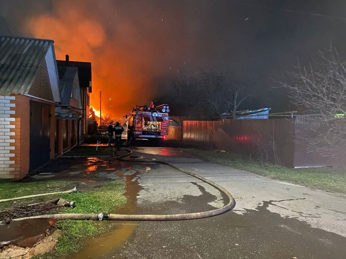    Игорь Куцак показал кадры пожара из-за атаки БПЛА ВСУ в Курске