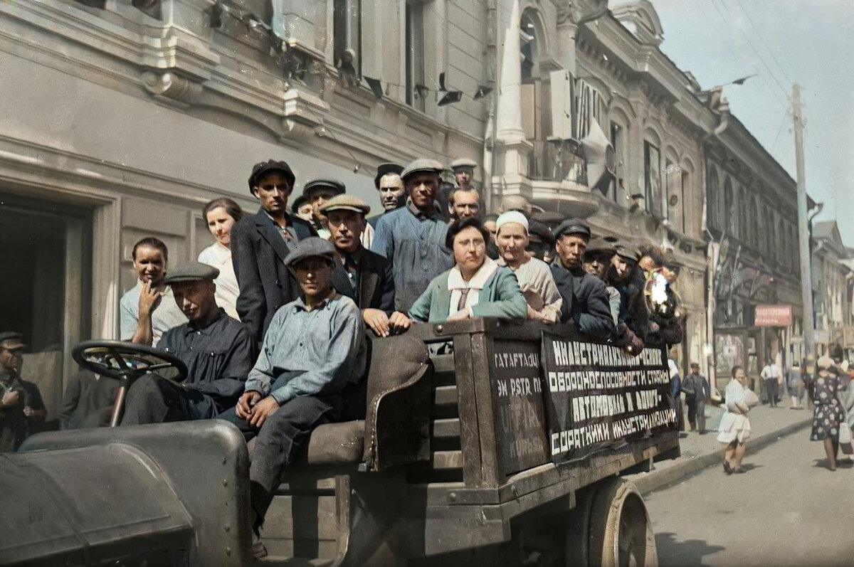 Как и чем жила Казань 100 лет тому назад? 20 раскрашенных фотографий 1920-х  годов | BSP | Дзен