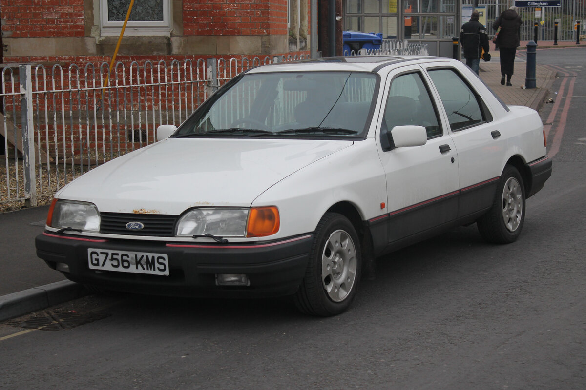 https://upload.wikimedia.org/wikipedia/commons/a/a1/1989_Ford_Sierra_Sapphire_GLS_4_door_saloon_%289240710513%29.jpg