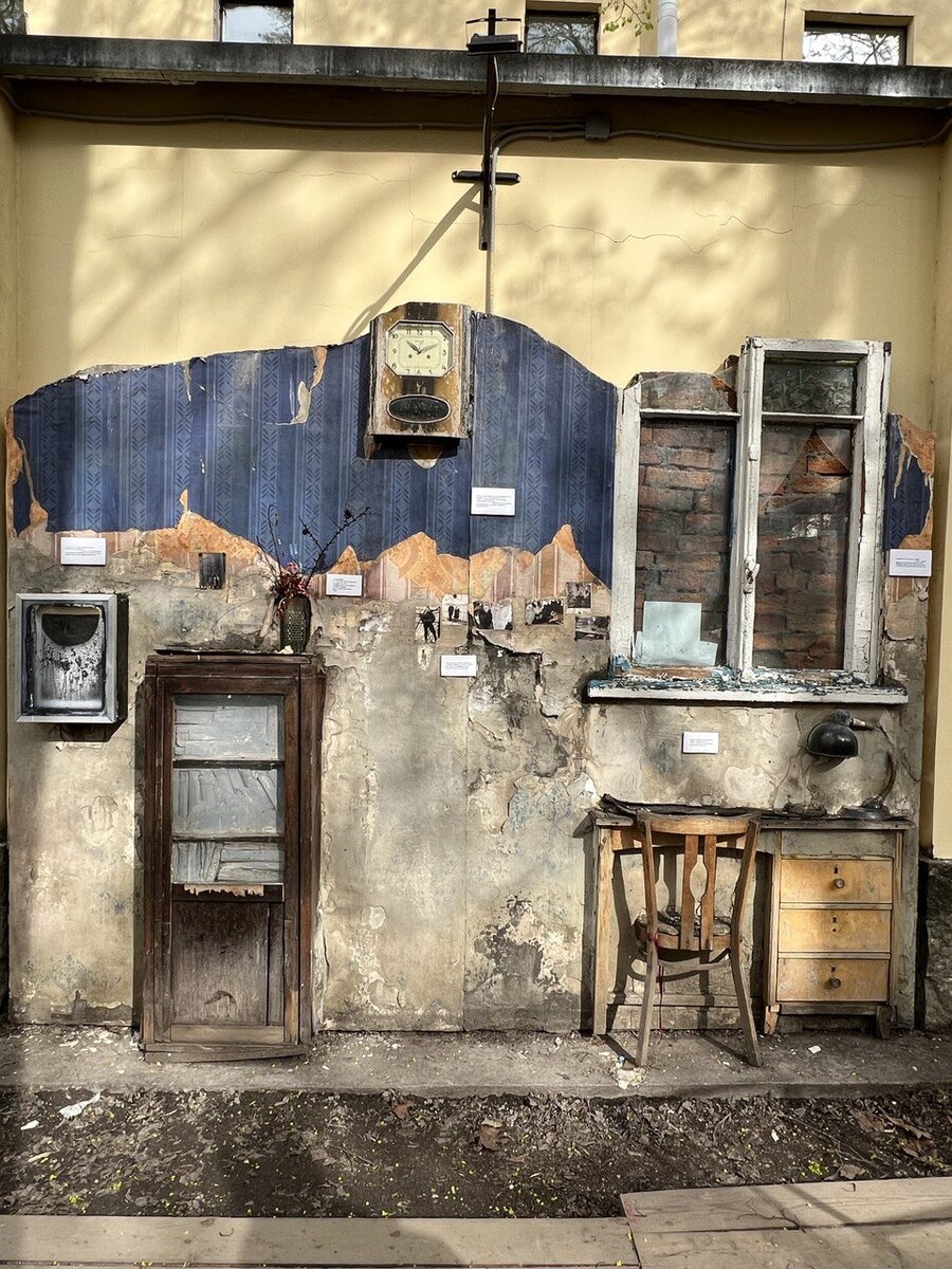 Я была весной 2023 года, застала интересную экспозицию, где показан быт коммунальных квартир. Это одна из комнат. Не знаю, правда, осталась ли экспозиция до сих пор.