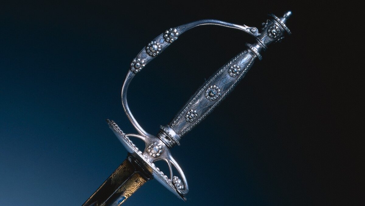 Длина 997 мм; клинок 829 мм; вес 440 граммов.
Англия, около 1790 года. Фото - Художественный музей Кливленда СС0