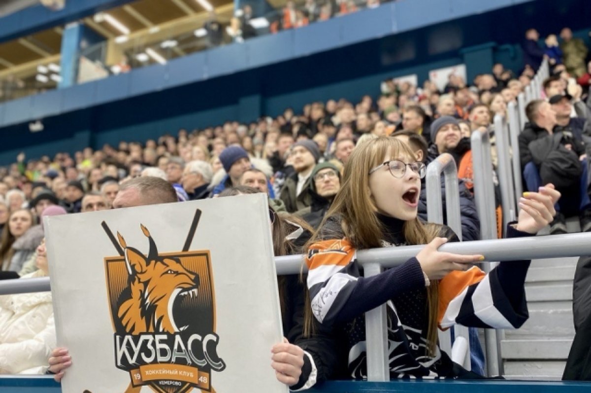    Игрокам-чемпионам хоккейного клуба «Кузбасс» вручили областные награды