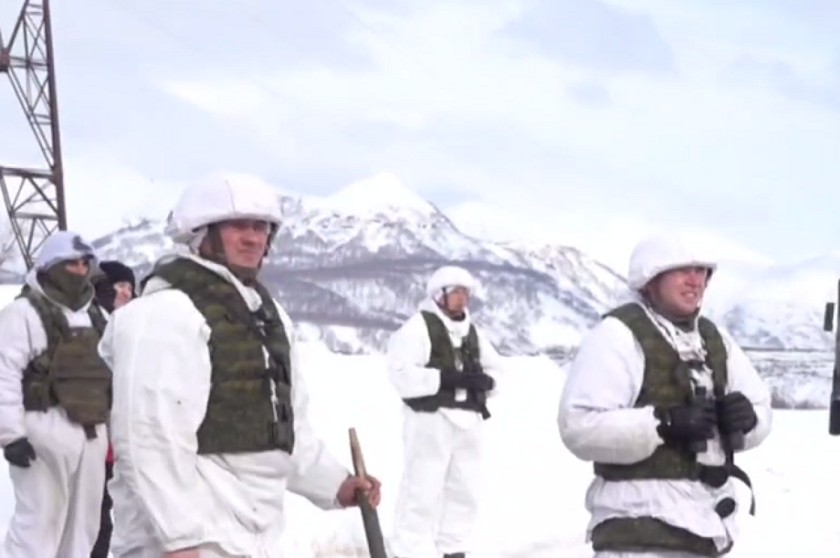    На Камчатке минометные расчеты обстреляли лавиноопасные участки