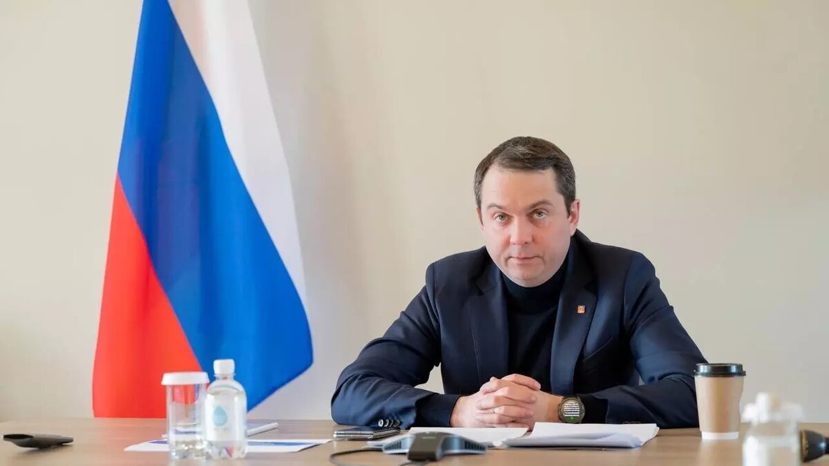     Нападение на Андрея Чибиса было совершено после его встречи с жителями города Апатиты. Главу Мурманской области госпитализировали в тяжелом состоянии.