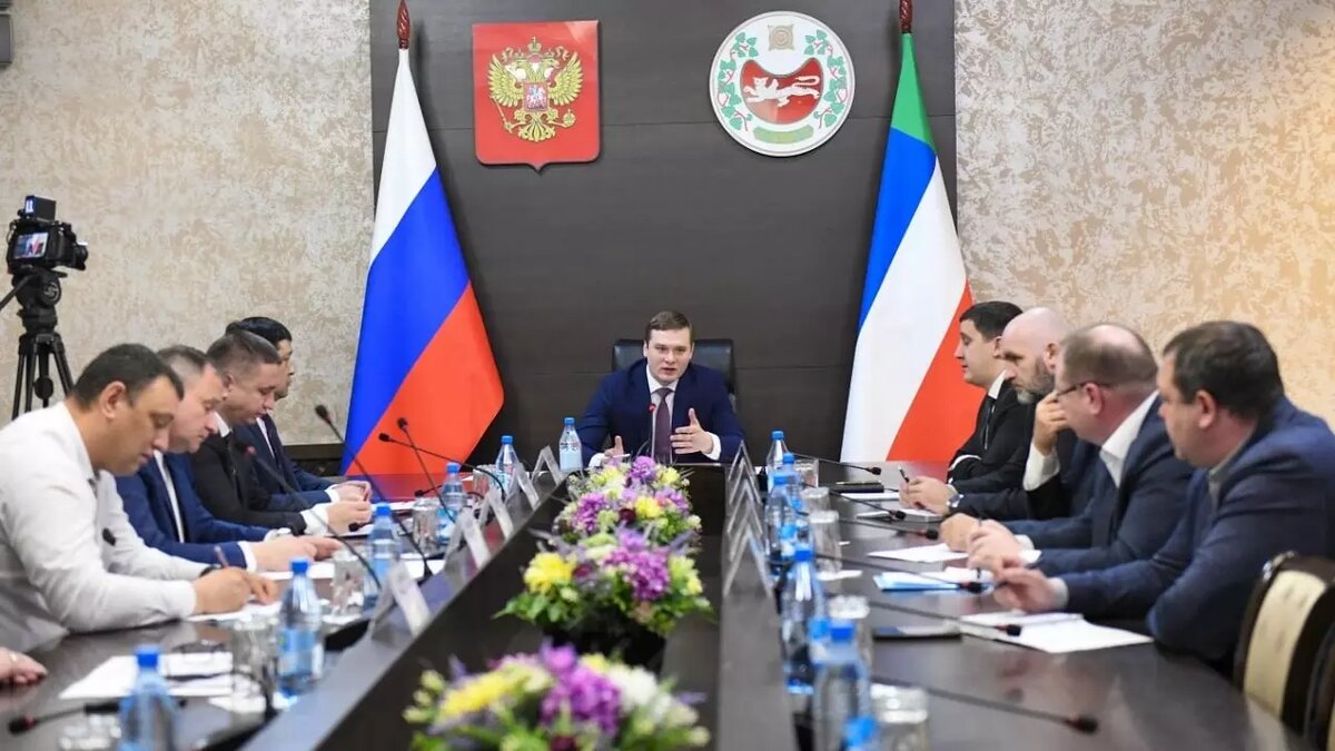     Валентин Коновалов вчера встретился с руководством угольных компаний региона, сообщает пресс-служба главы Хакасии.