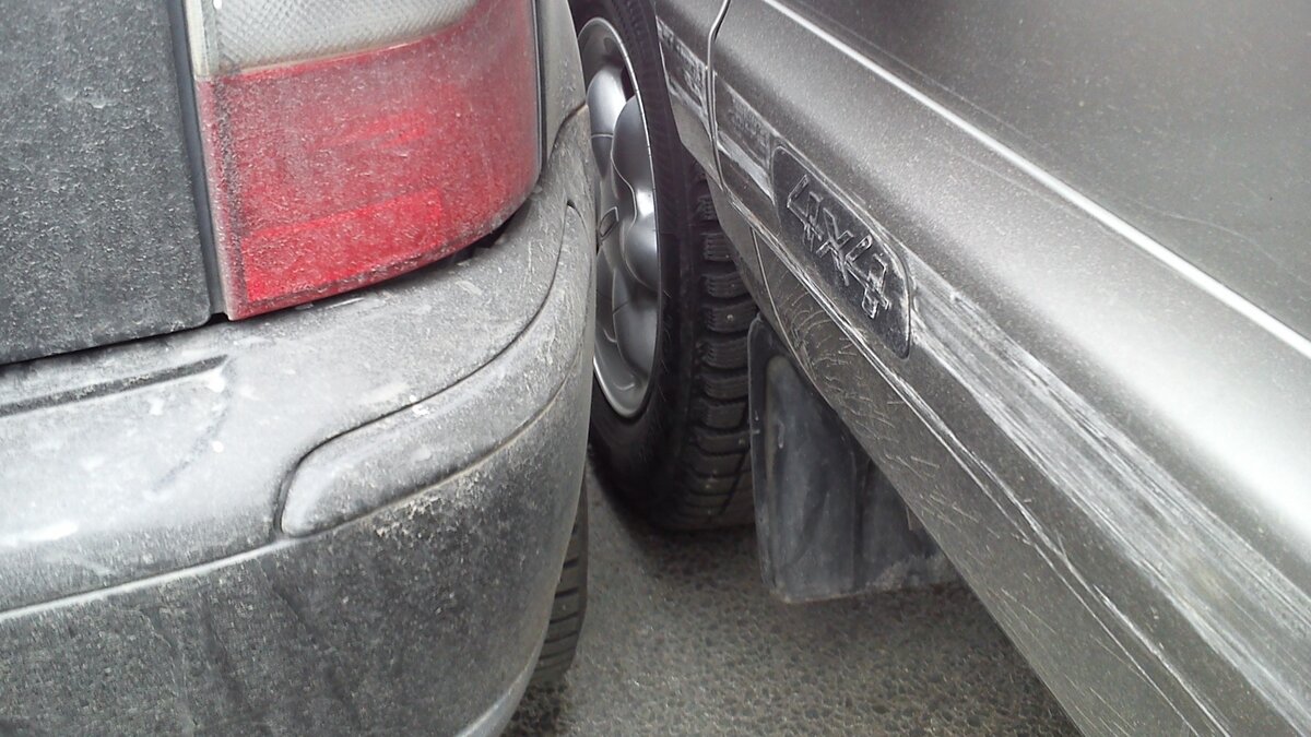     Серьезное столкновение двух машин усложнило автомобильное движение в Ленинском районе Владивостока. В связи с этим на улице Шепеткова образовалась пробка — автомобилистам приходится объезжать пострадавших по встречной полосе движения.