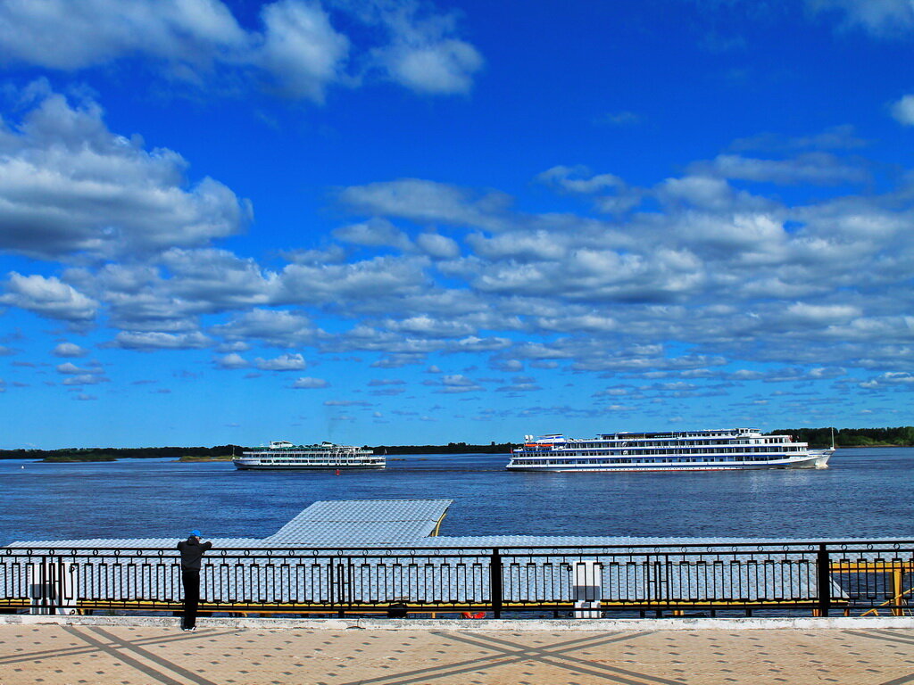 Два теплохода 