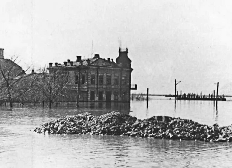    Разрушено 5840 домов: Страшные последствия паводка в Оренбуржье в 1942 году Белов Михаил Александрович