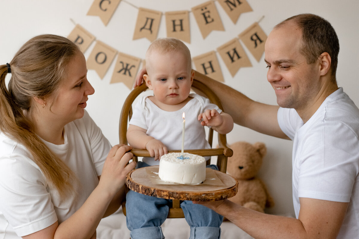 Рома тщательно рассматривал каждого эмитента)