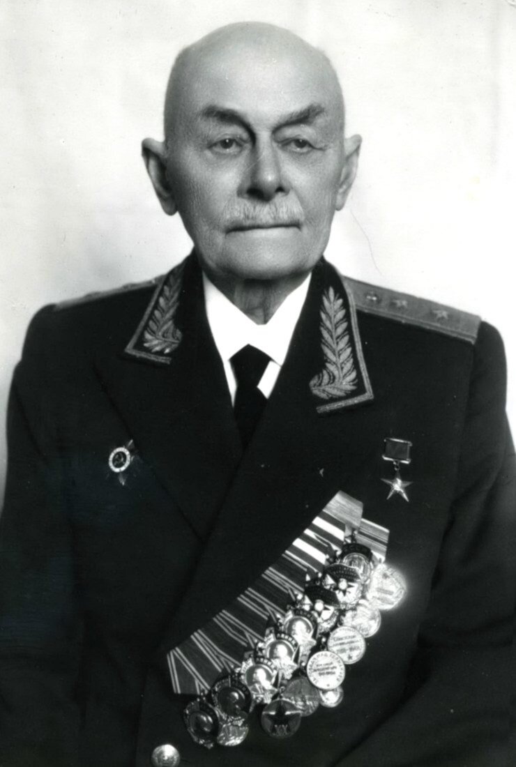 Академика героев. Воячек. Академик Воячек.