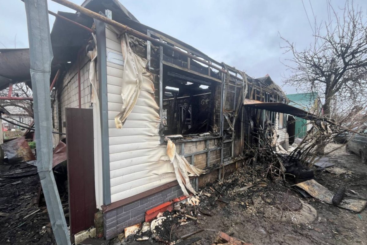    В Курске один дом полностью сгорел после налёта беспилотников