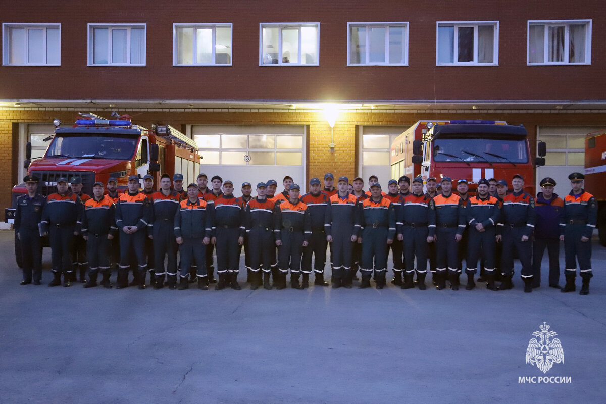 🚒В Оренбургскую область в связи с напряженной паводковой обстановкой из  Перми выехали спасатели МЧС России | МЧС Прикамья | Дзен