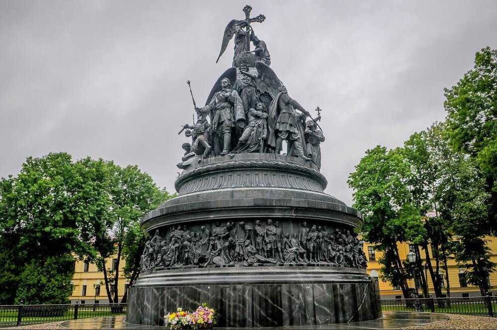 Монумент «Тысячелетие России» установлен был в 1862-м году именно на земле ильменских словен - в Новгороде