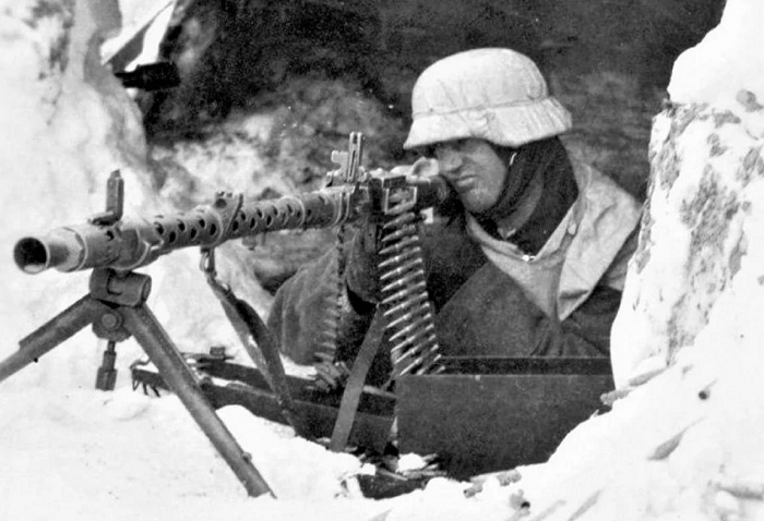 Немецкий пулеметчик с MG 34