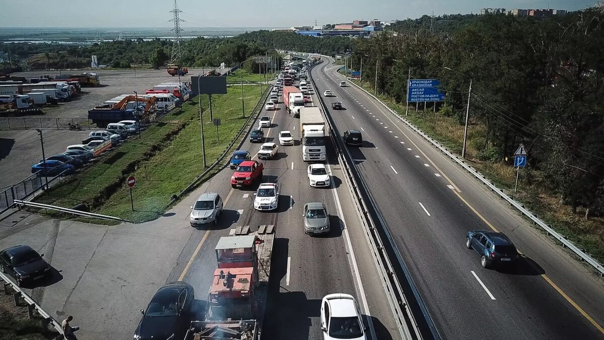     В телеграм-канале «ЧП Сочи» сообщили об огромной пробке. Судя по данным навигатора, проехать место затора можно примерно за два часа.