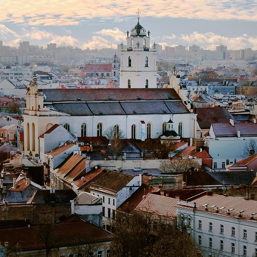 Литва планирует ужесточить правила для иностранных работников |  Международные инвестиции | Дзен