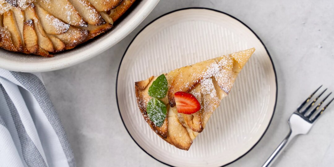 Постная шарлотка с яблоками