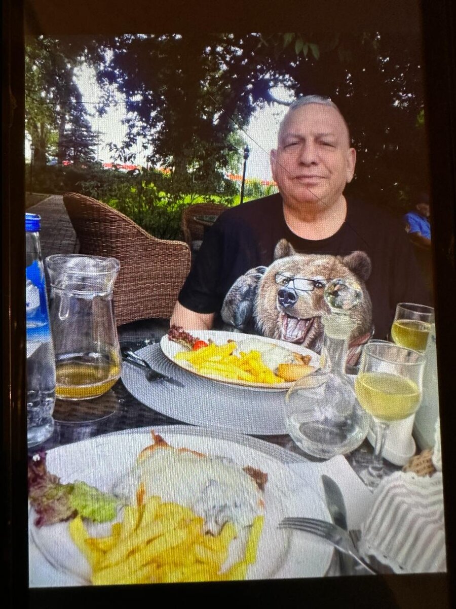 09.07.2023 - папа с мамой в кафе праздновали годовщину их свадьбы (45 лет ).