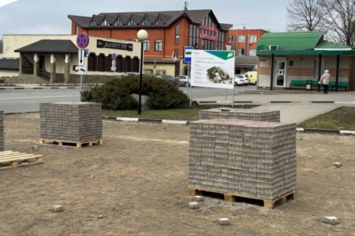    Благоустройство главной площади в Алексеевке уже начали.