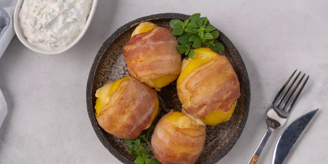 Картофель с беконом в духовке