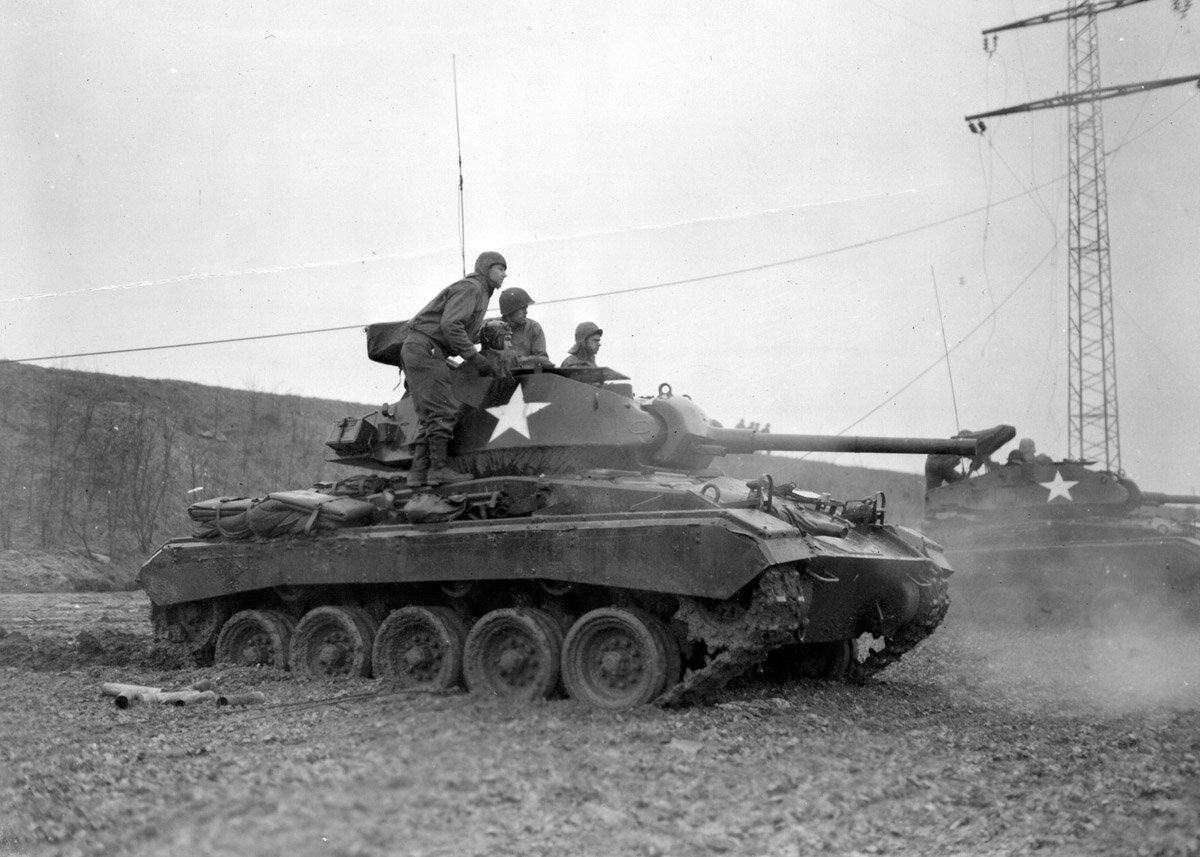 Light Tank M24 стал вершиной развития платформы, ведущей свою родословную еще , первой половины 30-х годов.