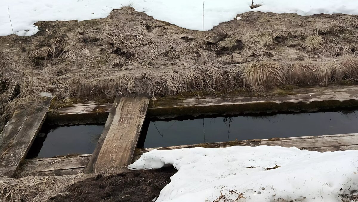     Жители села Минка (Челябинская область) пожаловались на строительство в районе родника, который является для них единственным источником чистой воды в случае очередной аварии на центральном водоснабжении.