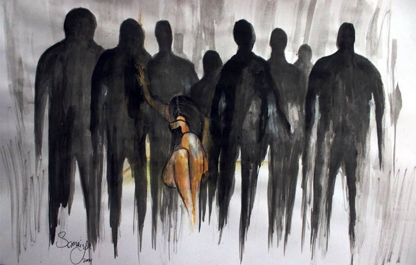 Что происходит, когда насилие, бывшее когда-то с человеком не названо своим словом? У меня было много эмоционального, физического и т.д. насилия, так не принято было говорить.
Возникает двойственное положение вещей. И у насильника, и у его жертвы.

Если у насильника срабатывает психотическое, защищая его от реальности и от того, что он сделал, он живёт в своём иллюзорном мире, где насилие это норма.

Что же происходит с жертвой насилия?
Там часто скрыто очень много стыда и вины за содеянное другими. Этот жгучий и обжигающий душу стыд непереносимо рассмотреть и присвоить, часто жертва предпочитает не сталкиваться с этим и не называть вещи своими именами.

Всё это скрыто в бессознательном и порой тщательно забетонировано и запечатано, а для верности ещё и защиты работают, что организовались в детстве для выживания.

Не названное вслух, неотгорёванное легально, не оплаканное и никем не признанное и некомпенсированное насилие продолжает жить. Оно множится, как снежный ком, собирая чувство стыда, вины и страха. Под всей этой скорлупой в ядре травмы много злости и порой нечеловеческой ярости. Той самой, которую нельзя было выпустить когда-то, опасно для жизни.

Почему так часто бывает, что жертвы насилия убивают своих мучителей, это происходит в аффекте, когда ярость прорвётся.
Пока она под контролем, эта парочка жертва-насильник сцеплены почти намертво своими переплетёнными чувствами.
Если, конечно, к ним на помощь не придёт Спасатель. Но сейчас я не хочу писать о треугольнике Карпмана.

Мой фокус внимания о чувствах непереносимого и токсичного стыда, что невозможно пережить, выдохнуть и рассказать о них.
Там много невозможности и беспомощности и недоверия, что помощь вообще возможна.

Если не говорить о садизме, спрятать всё за фасад социальных приличий и молчать, ловушка захлопнется.
Не названное останется навсегда с вами и как генетическое наследство может передаваться следующему поколению.

Мой пост о том, чтобы прервать это губительное молчание, найти человека, возможно «свою стаю» и научиться потихоньку, неспешно доверять. И говорить обо всём, что спрятано.
Говорить, выпуская слово за словом. Чувствуя страх, порой стыд, что вы попали в положение жертвы. Или вину.
Повторяю вновь и вновь в пространстве своих сессий : «Вы не виноваты, что попали в ситуацию, где вы жертва. Нет вашей вины в этом. Каждый из нас оказывался там. И не раз. У каждого из нас было детство, где мы ощущали беспомощность и не умели обходиться со своими чувствами. Но сейчас вы здесь.
Нужно много мужества, чтобы взглянуть на себя, свою ситуацию в которой вы оказались. Сейчас это главное».
Клиенты приходят на терапию и говорят о «прекрасной семье».
- Вот только отношения у меня не складываются с мужчинами (женщинами),- в недоумении добавляют они.
И начинает разматываться клубок чувств, которые порой натянуты так туго, что кажется ещё одно слово и ниточка между клиентом и терапевтом вот-вот порвётся. Он уйдёт, обнаружив в себе стыд и вину, что он не справился.
Или злость на терапевта, что он не помог.

Желаю вам, друзья, чтобы ваши клубки разматывались с той скоростью, с какой вам необходимо.
Чтобы вы нашли того, кто может быть рядом с вами, когда вам и радостно, и больно, и стыдно, и страшно непереносимо от собственных чувств.
Хорошая новость, все чувства конечны, особенно когда называть их и проживать рядом с другим, не бросая себя на растерзания самостыжения и вины.
Постепенно научаясь быть рядом с собой. Разным. Уже самостоятельно доверяя себе, своим чувствам, опыту и ощущениям. Своей жизни. Чувствуя себя живым.
Позволяя ошибаться, быть растерянным, что-то не уметь, не знать. Спотыкаться, но чувствуя собственную опору и силу, подняться и идти в жизненную