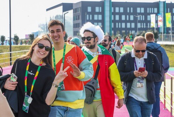    Россия. Краснодарский край. Сочи. Федеральная территория «Сириус». Участники на Всемирном фестивале молодежи