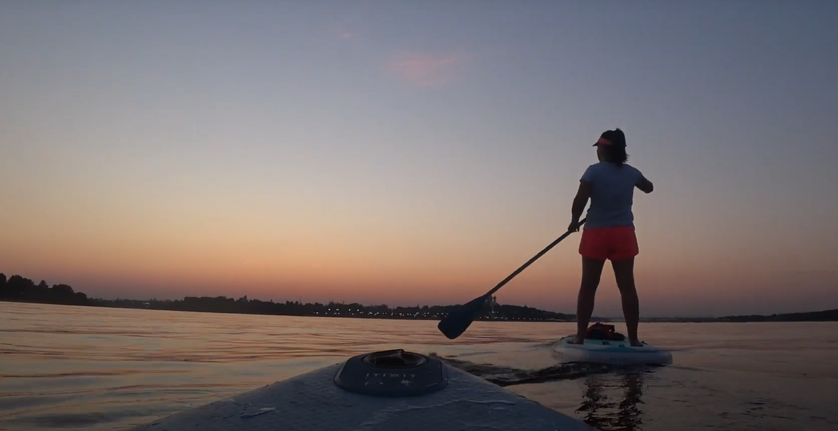 Релакс на закате, на середине Волги, в самом центре Ярославля