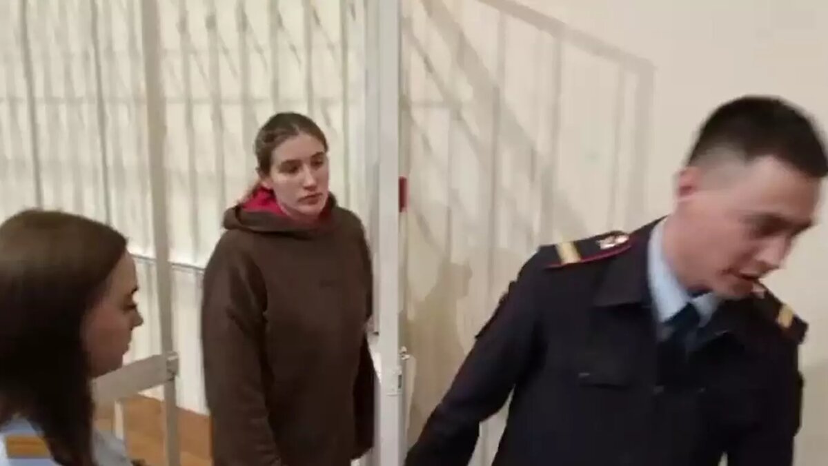     Блогерша Алена Агафонова осталась недовольна приговором суда, однако подавать апелляцию не планирует, сообщил изданию «НовостиВолгограда.ру» ее адвокат Дмитрий Жадченко. Девушка получила за щекотание груди Родины-матери исправительные работы и запрет на ведение соцсетей.