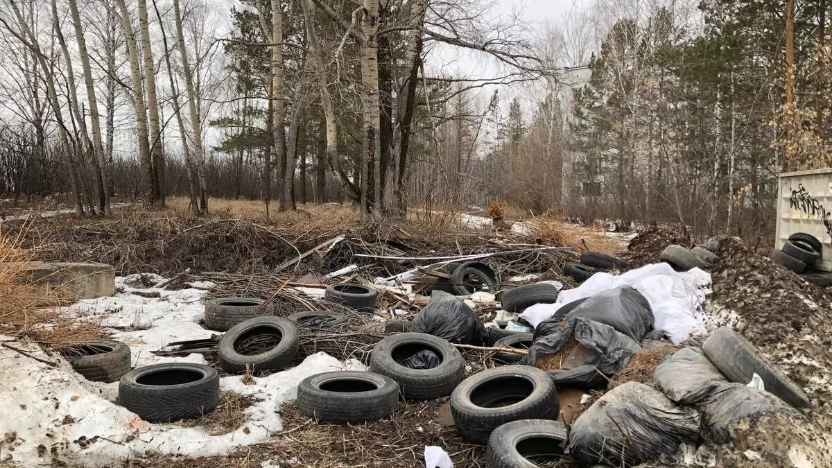     Корреспонденты «Проспекта Мира» сделали фоторепортаж и показали, как улицы города после зимы оказались засыпаны окурками, бутылками, шинами и другим мусором. После этого красноярцы стали делиться с нами фотографиями других помоек и обсуждать, кто в этом виноват и что делать.