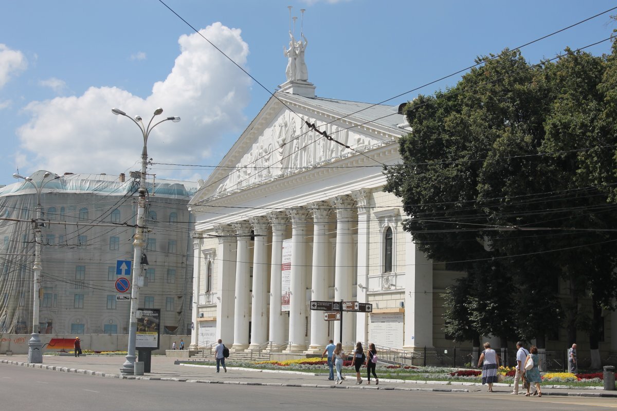   Афиша на 6 и 7 апреля.