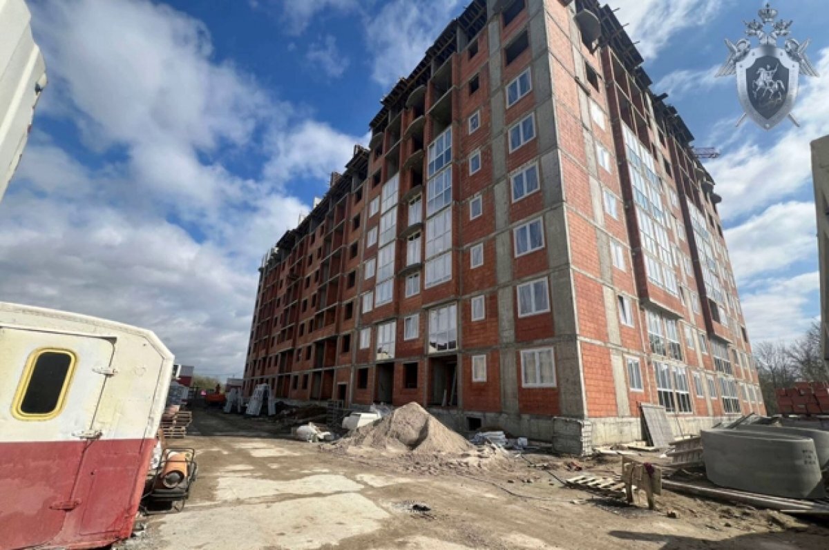    В пос. Васильково на стройке под упавшей конструкцией погиб рабочий