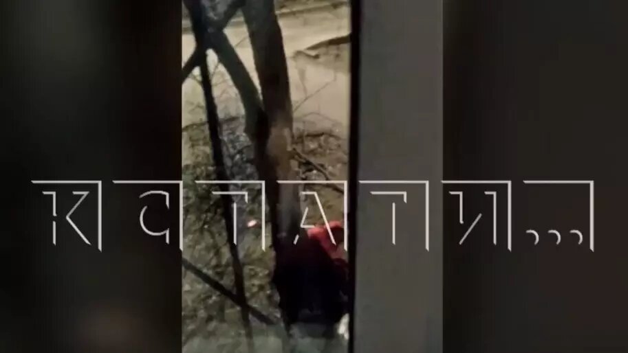     Полиция выясняет, почему гастарбайтеры выбирались из квартиры на улице Акимова в Нижнем Новгороде по простыням. О проведении проверки NewsNN сообщили в пресс-службе областного МВД.