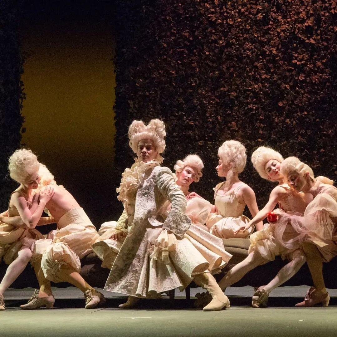 Режиссер-постановщик
АННА ОСИПЕНКО
Художники-постановщики
ЮЛИЯ БУНАКОВА
ЕВГЕНИЙ ХОХЛОВ
Хореограф-постановщик
АННА БЕЛИЧ
Художник по свету
СЕРГЕЙ ВАСИЛЬЕВ