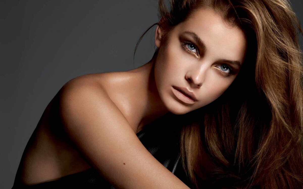 Фотография с сайта: https://mykaleidoscope.ru/moda/75022-top-krasivyh-devushek-146-foto.html