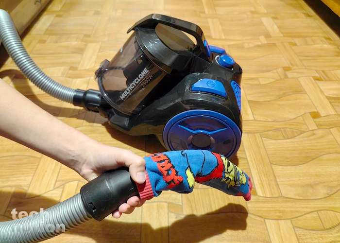Капроновый или обычный носок поможет при уборке дома! (Пылесос Starwind SCV2555)