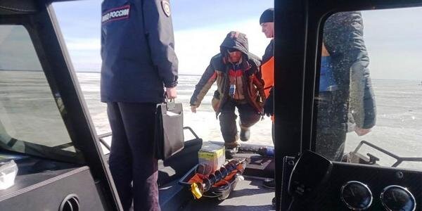     Рыбаков под Юрьевцем пришлось эвакуировать на аэролодке