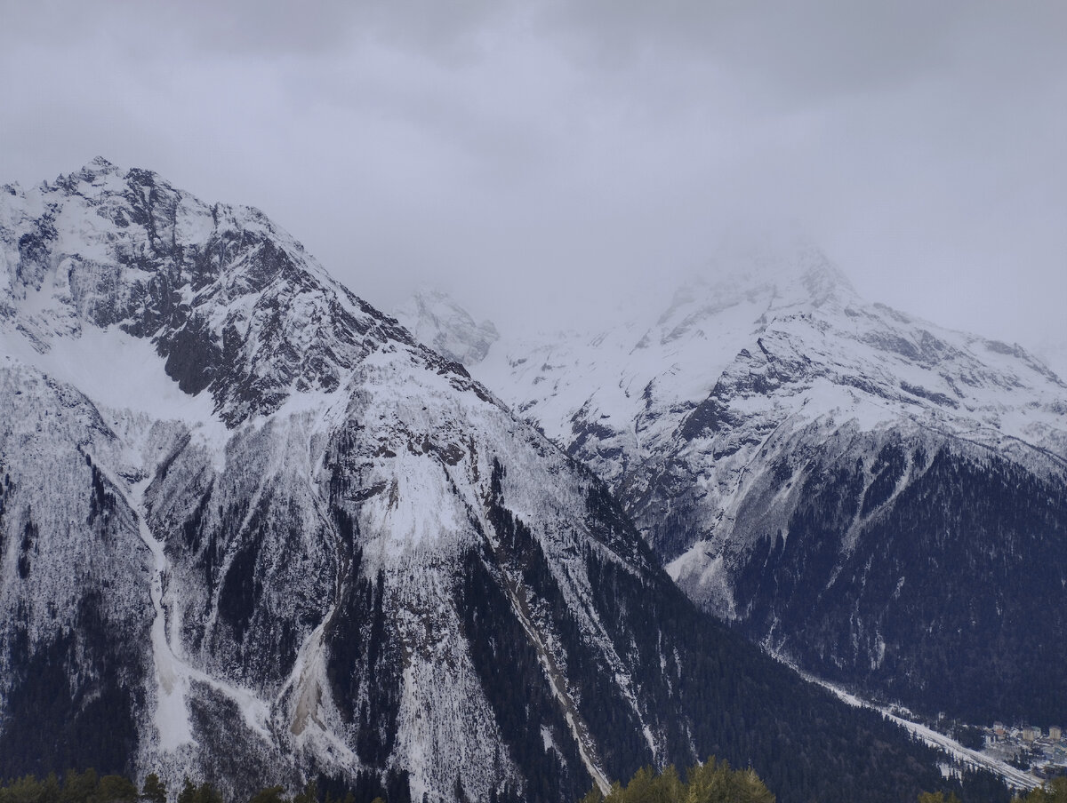 Домбай весной. Фото автора.