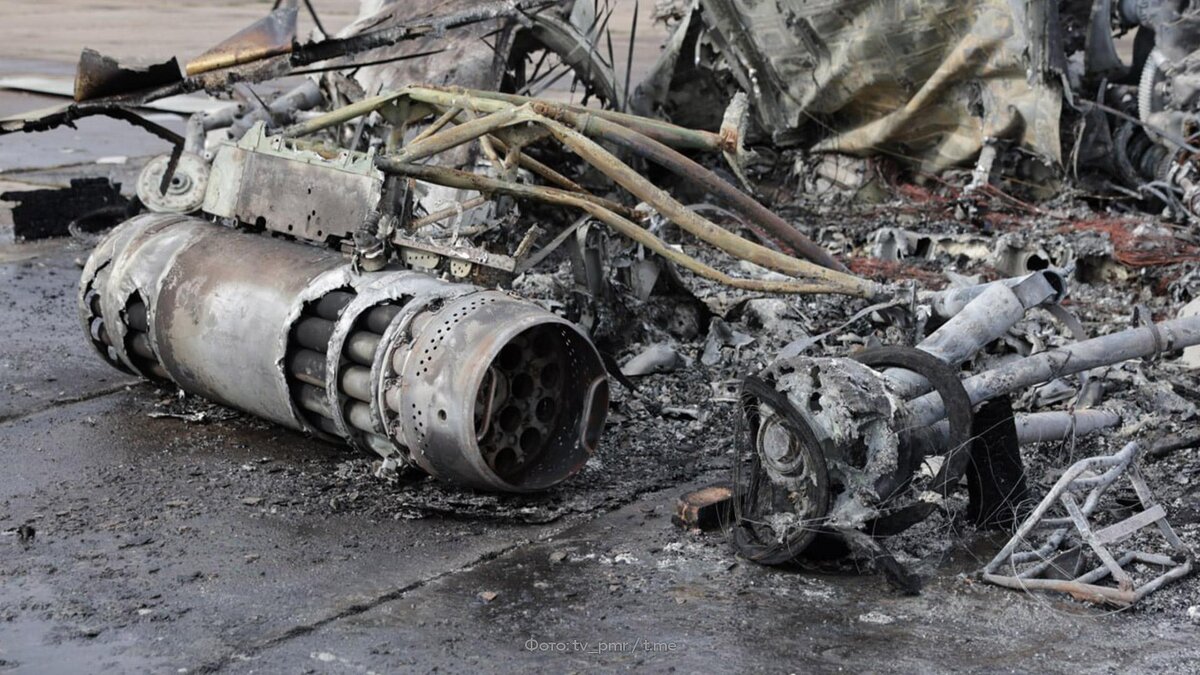      Дрон-камикадзе    атаковал воинскую часть в Приднестровье: сгорел вертолет