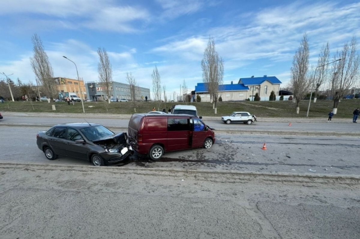 Водитель маршрутки устроил массовую аварию в Камышине | АиФ Волгоград | Дзен