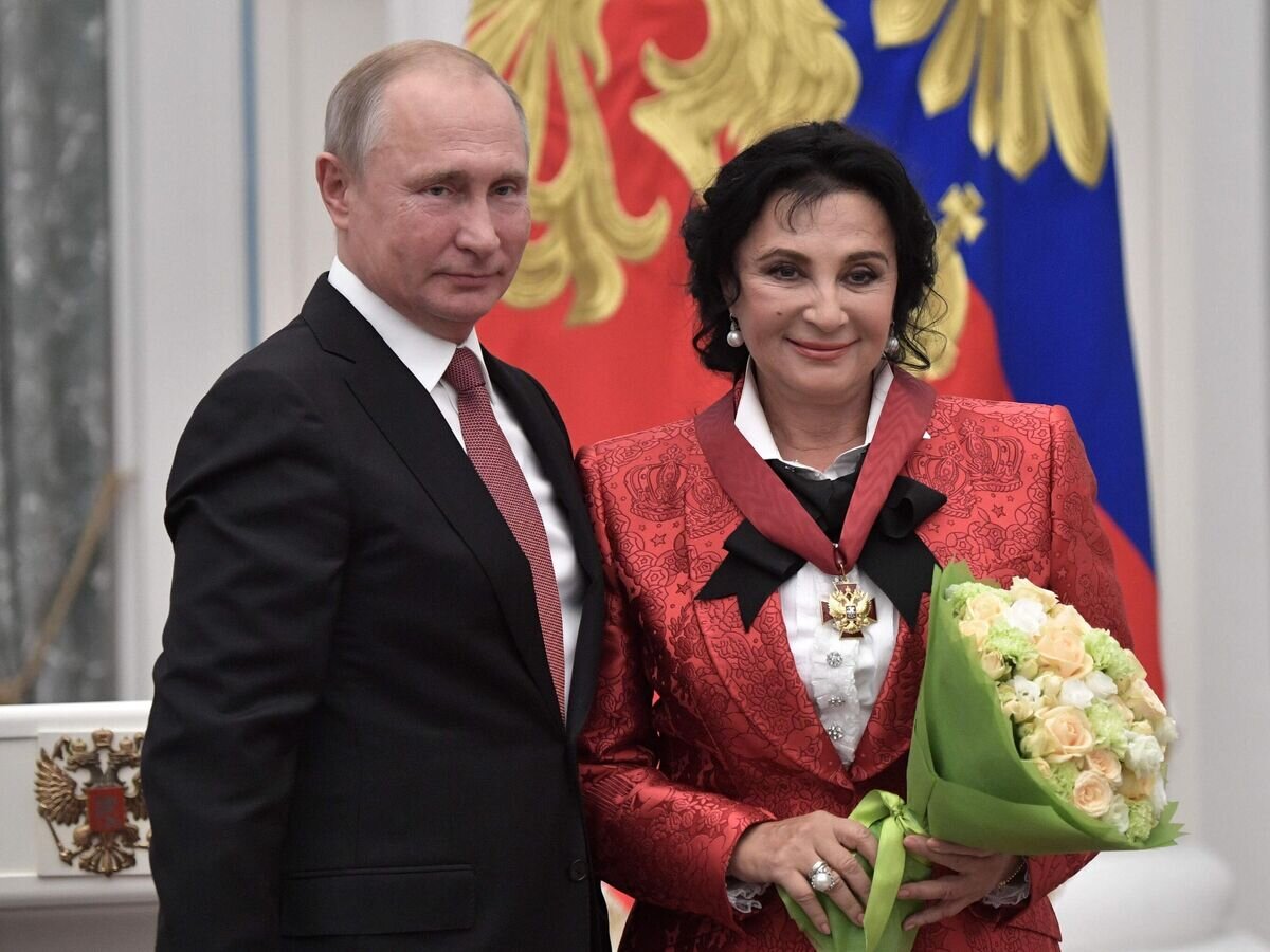     Владимир Путин и Ирина Винер© РИА Новости / Алексей Никольский