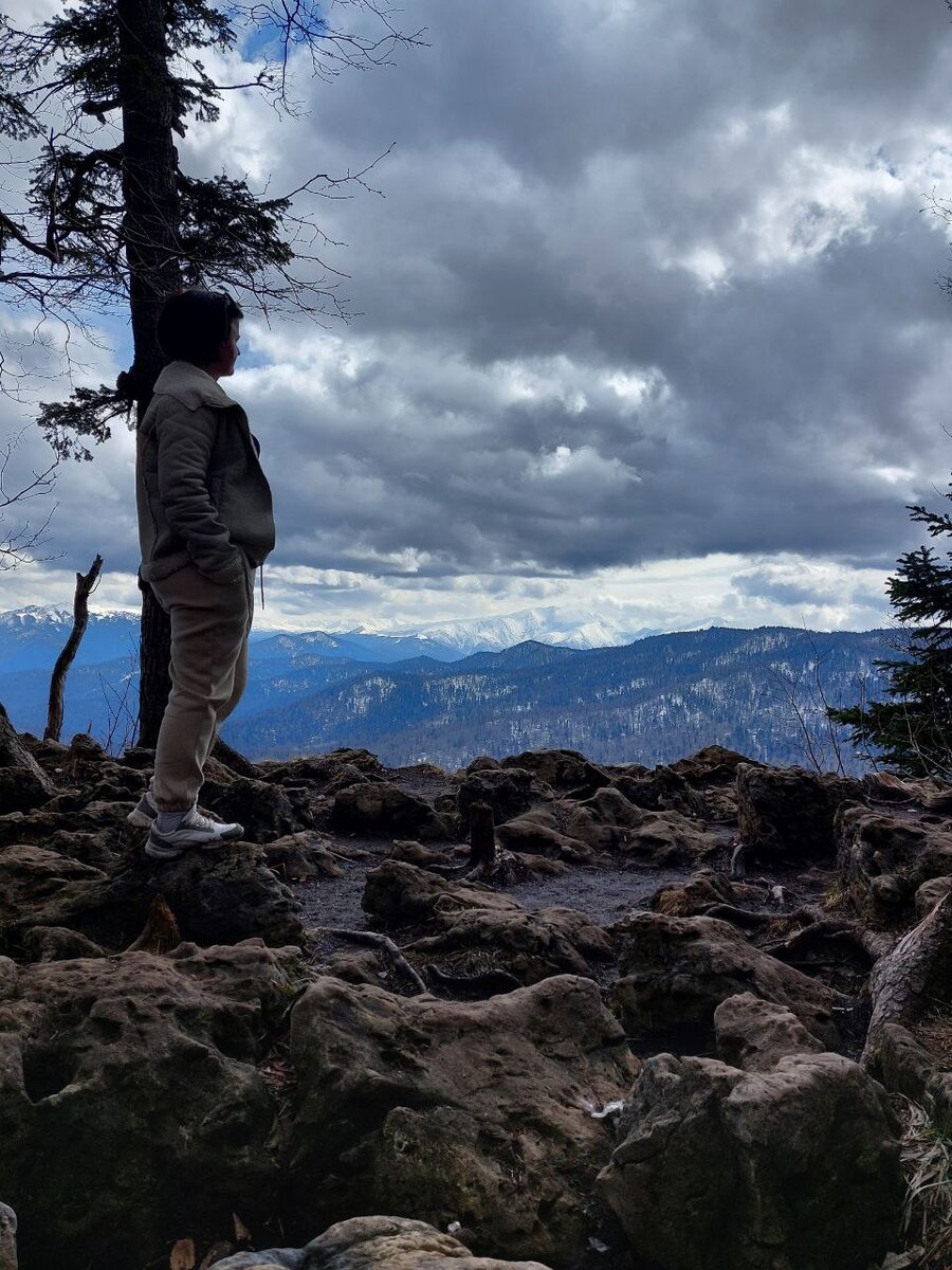 Фото автора. Плато Лаго-Наки, смотровая площадка около Азисшкой пещеры.