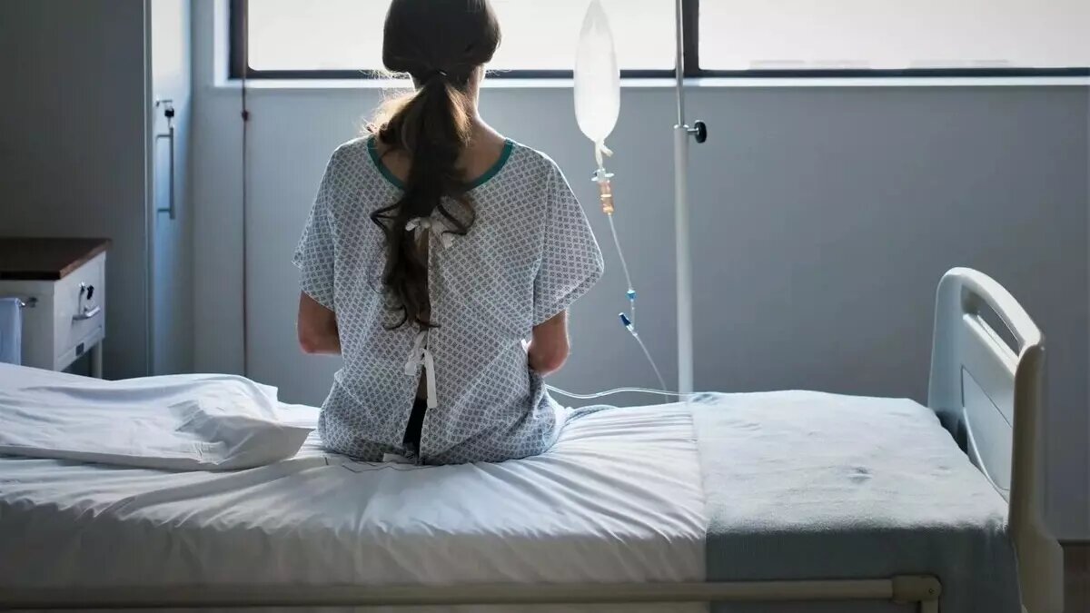     Доля несостоявшихся аукционов по закупке Минздравом лекарств для больниц в первом квартале составила треть. Это значит, что больные, остро нуждающиеся в лечении, его не получат. Почему это происходит?
