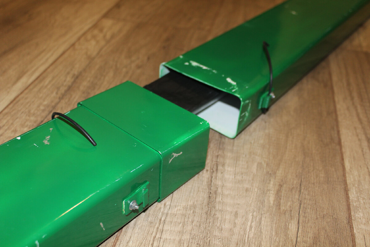 Фото 1. Место соединения двух секций футляра