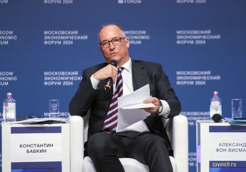 Модератор - Константин Бабкин, председатель Форума, совладелец завода Ростсельмаш. Фото Галины Савинич