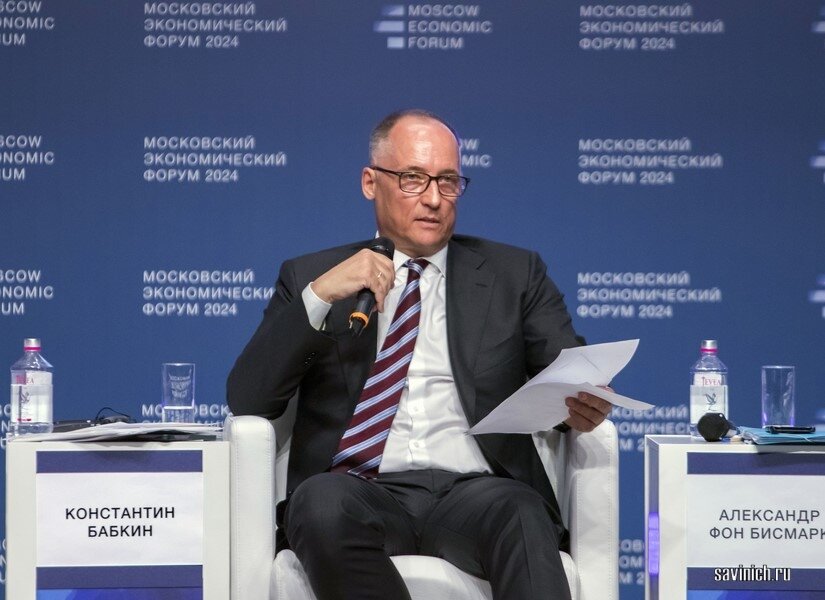 Модератор - Константин Бабкин, председатель Форума, совладелец завода Ростсельмаш. Фото Галины Савинич