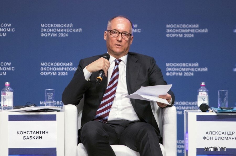 Модератор - Константин Бабкин, председатель Форума, совладелец завода Ростсельмаш. Фото Галины Савинич