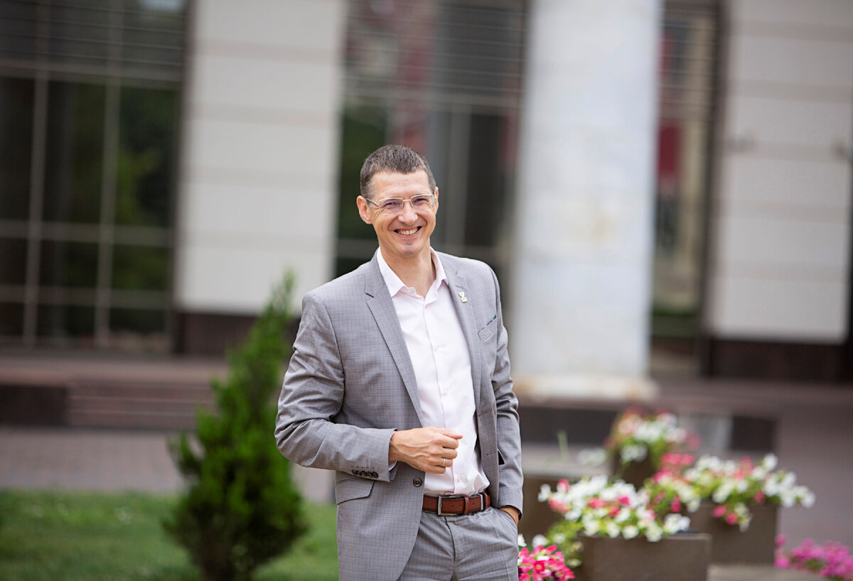 Меня зовут Бондаренко Леонид. Я эксперт по недвижимости в Краснодаре и в этом блоге делюсь выгодными вариантами покупки недвижимости , своим мнением о рынке, прогнозами и советами для тех, кто решил переехать в Краснодар.