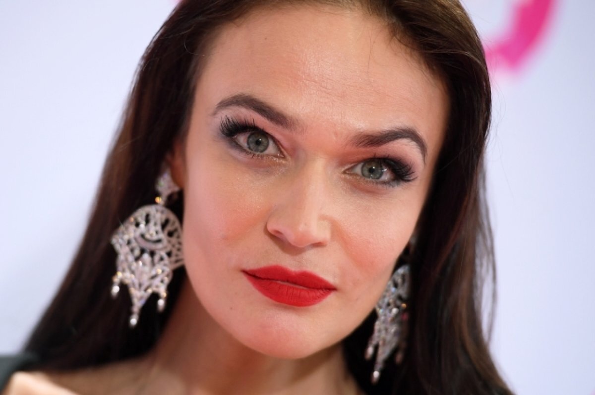    Экс-участница «Дома-2» Водонаева выиграла суд у блогера Петрова